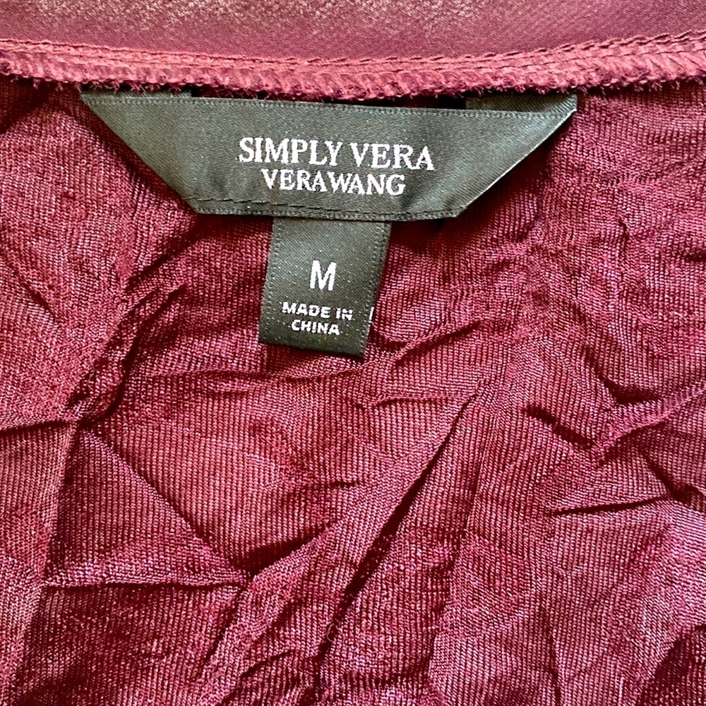 Adorable Simply Vera Wang top - Picture 2 of 3